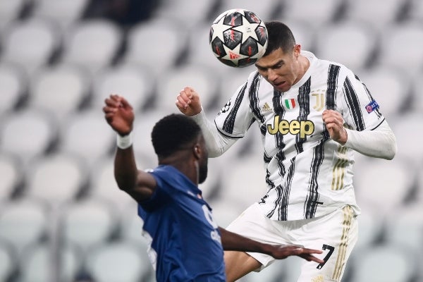 Cristiano Ronaldo en acción frente al Porto