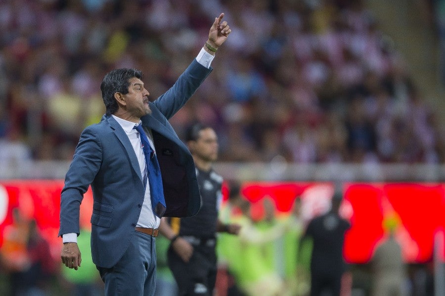 José Cardozo durante un partido con Chivas