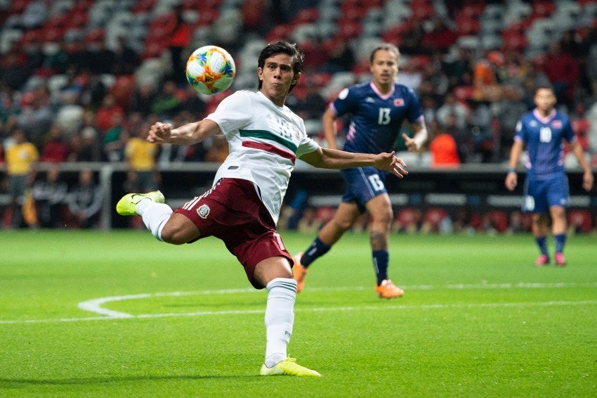 José Juan Macías en un partido con la Selección Mexicana