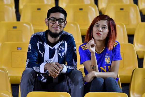 Afición de Rayados y Tigres en el Universitario previo a la pandemia por Covid-19