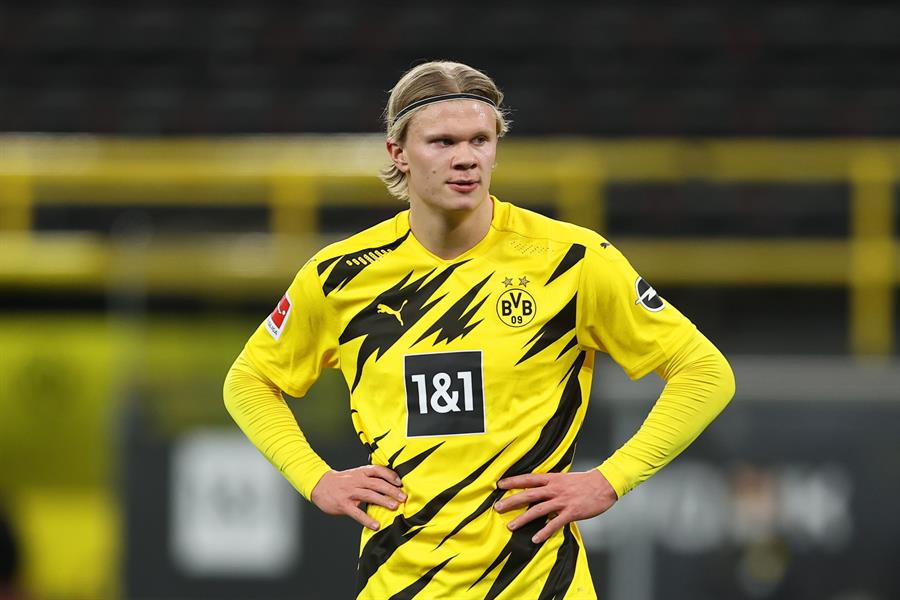 Erling Haaland durante un partido con Borussia Dortmund