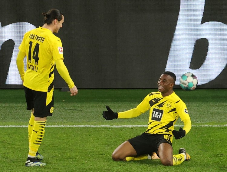 Moukoko tras anotar gol con el Dortmund