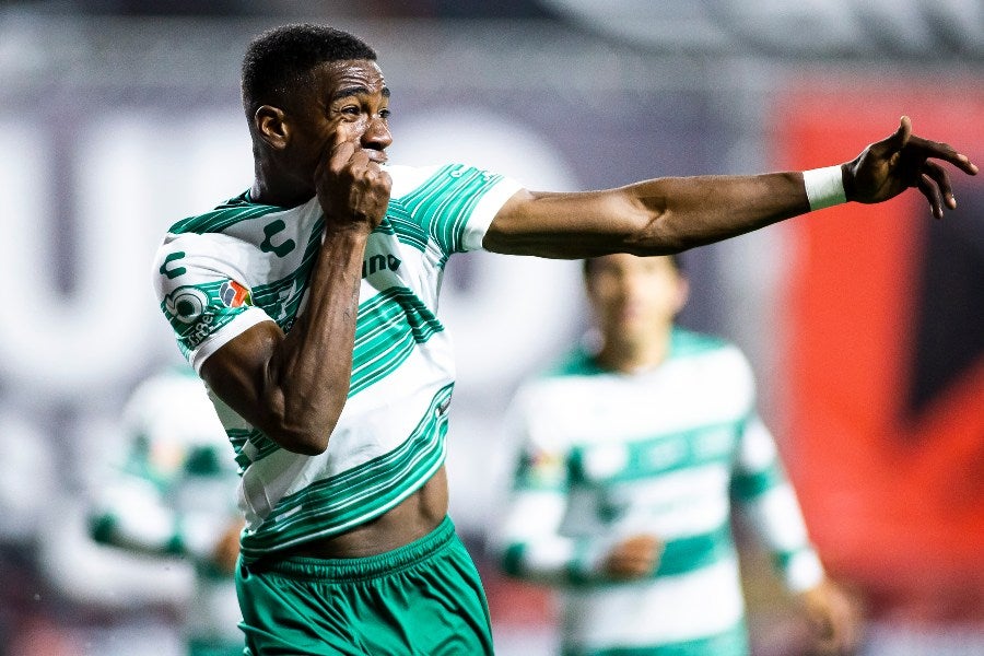 Félix Torres celebrando gol vs Xolos