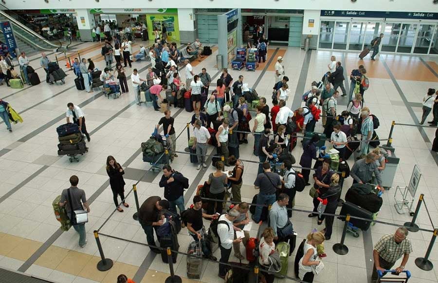 Pasajeros en aeropuerto de Buenos Aires