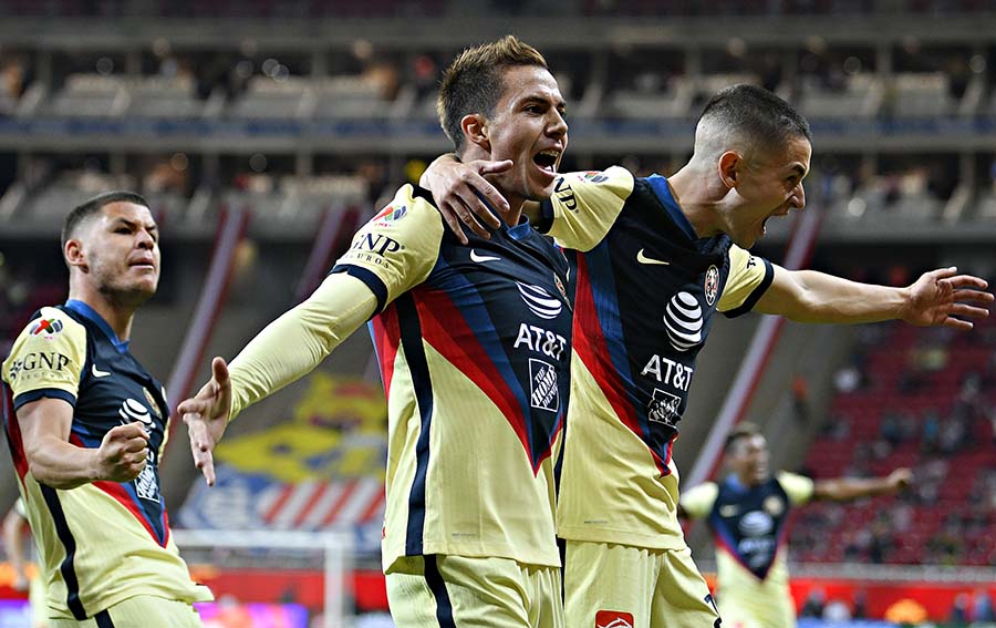 Sebastián Córdova celebra su gol ante Chivas