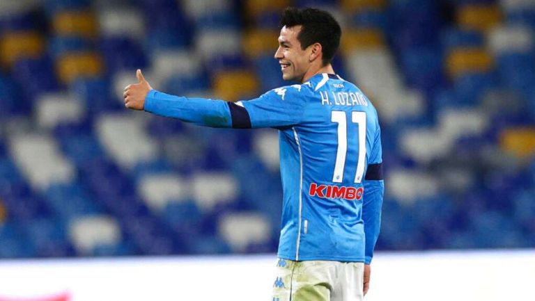 Chucky Lozano jugando con Napoli 