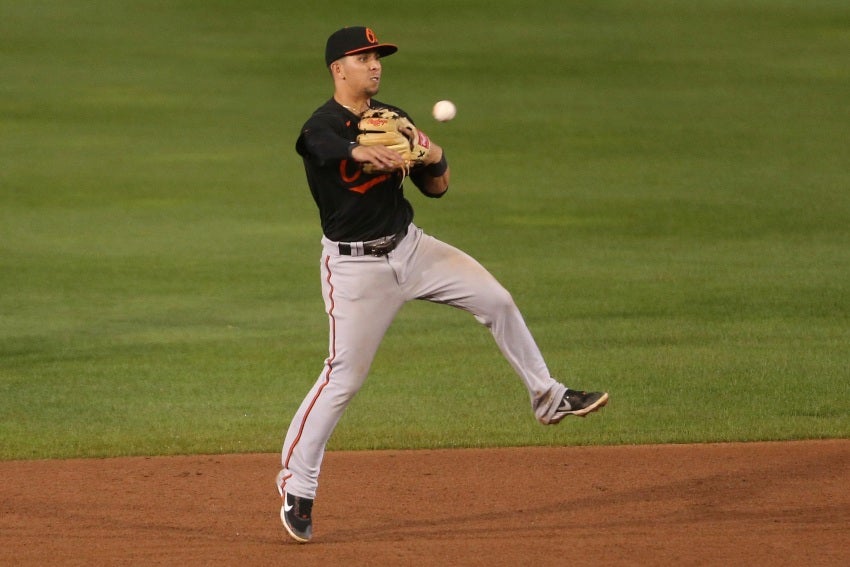 Ramon Urías en un juego con los Orioles de Baltimore