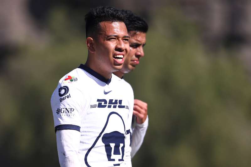 Saucedo en partido con Pumas