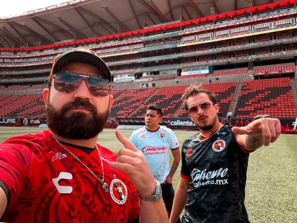 Slobotzky y Ricardo Pérez en el Estadio Caliente