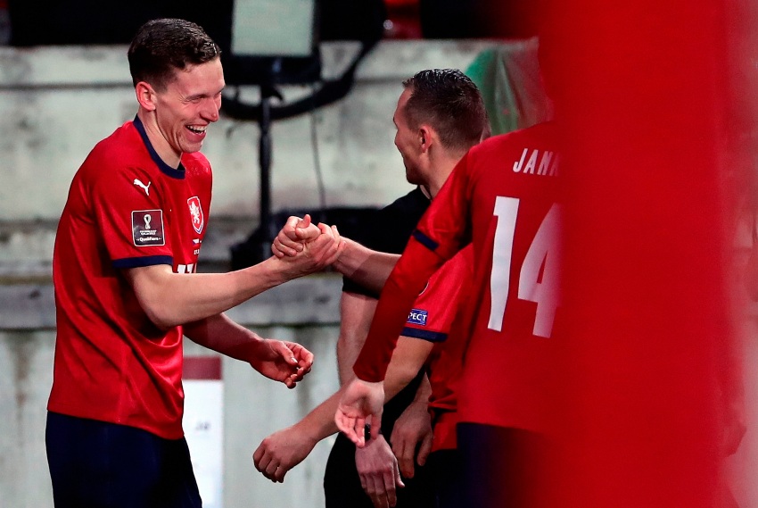 Jugadores de República Checa celebrando un gol a favor