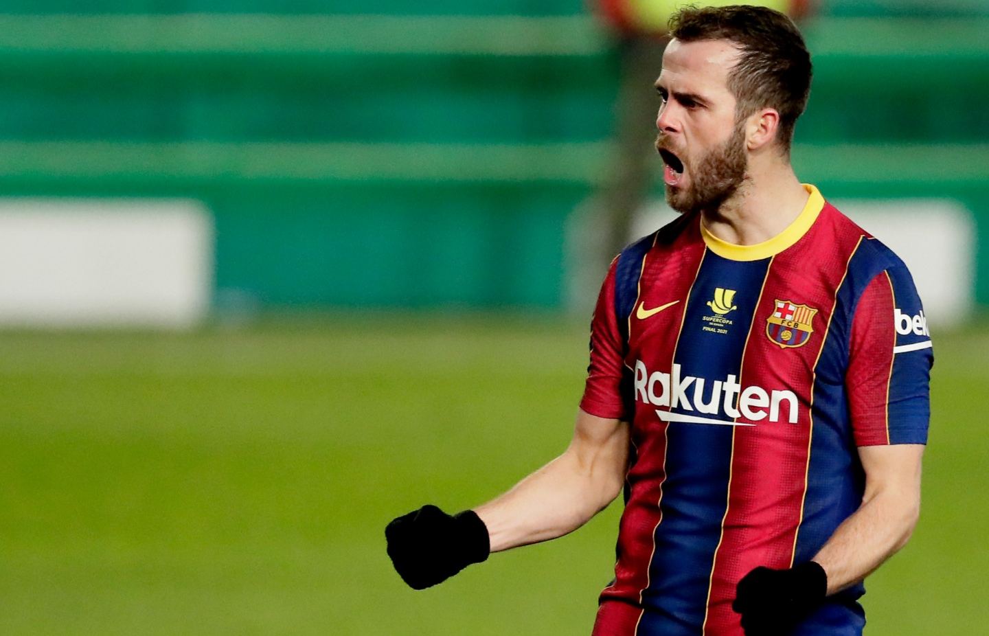 Miralem Pjanic en un partido con el Barcelona