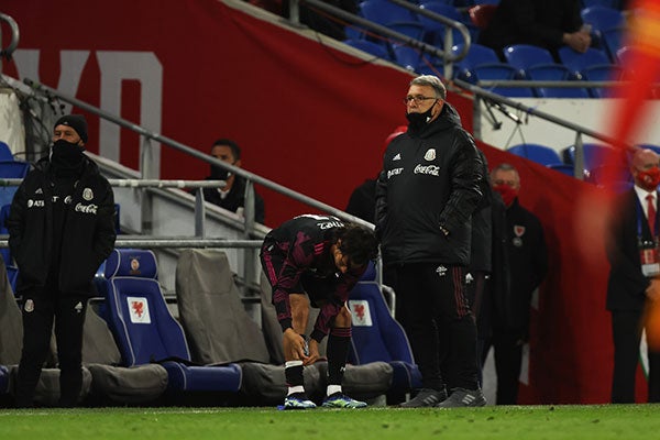 El Tata Martino en el partido contra Gales 