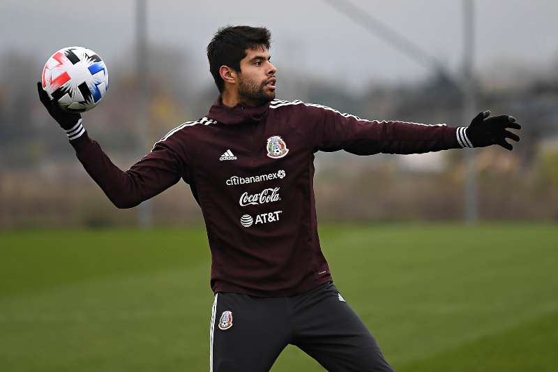 Néstor Araujo en entrenamiento con el Tri