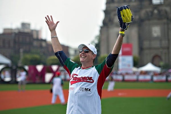 Ismael Valdez en el Home Run Derby México 2015