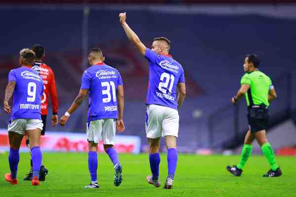 Cabecita Rodríguez en festejo de gol con Cruz Azul