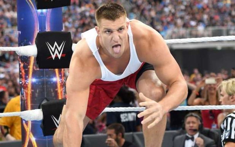 Rob Gronkwoski estuvo en WWE en su año sabático de la NFL