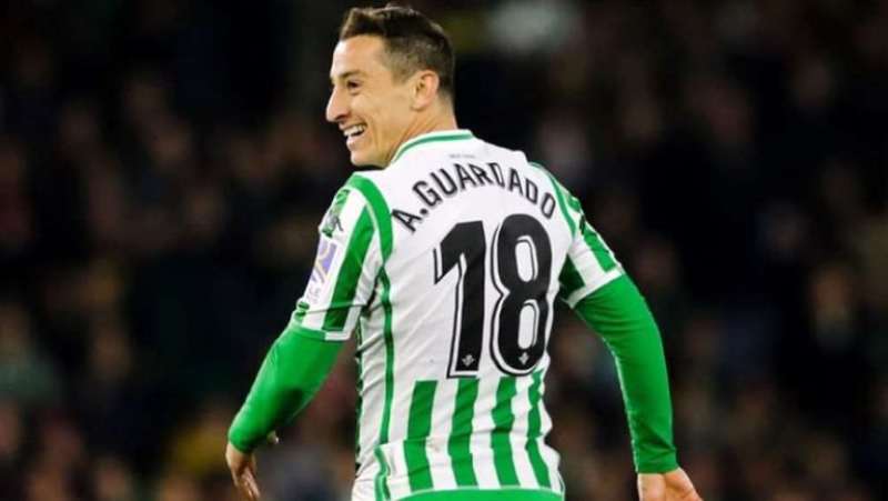 Andrés Guardado en partido