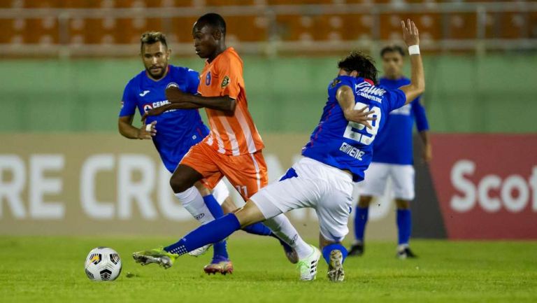 Cruz Azul en acción contra el Arcahaie