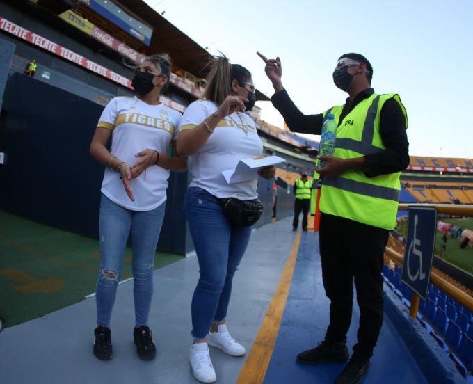 Afición de Tigres en el Volcán