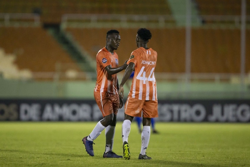 Jugadores del Arcahaie en el duelo ante Cruz Azul