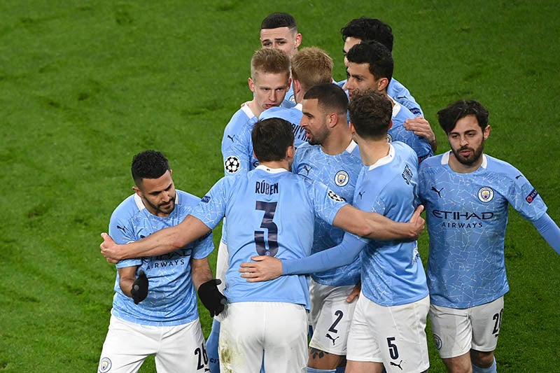 Jugadores del Manchester City festejan un gol 