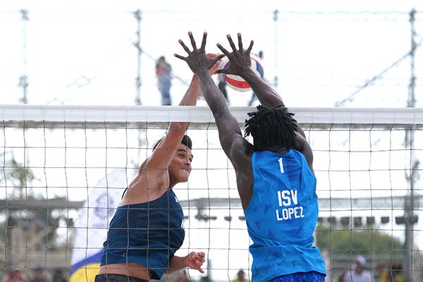  Lombardo Ontiveros durante un partido 