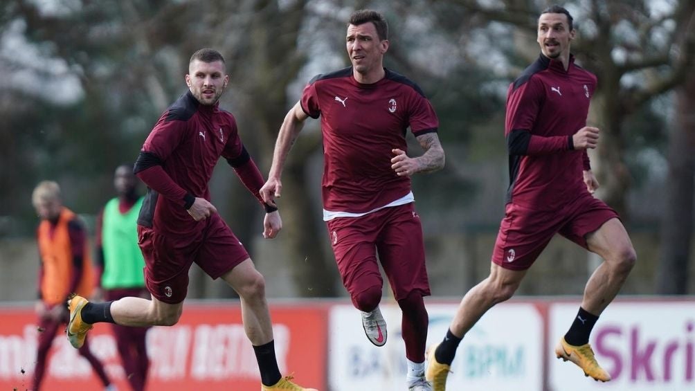 Mandzukic en un entrenamiento con el Milan 