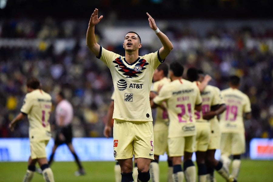 Guido Rodríguez durante un partido con América