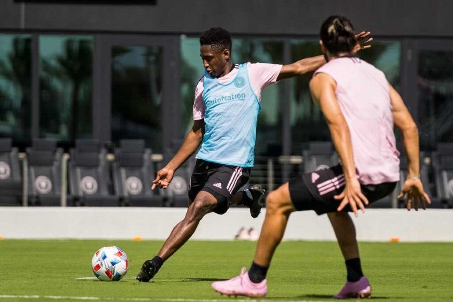 Rodolfo Pizarro durante un entrenamiento con Inter de Miami