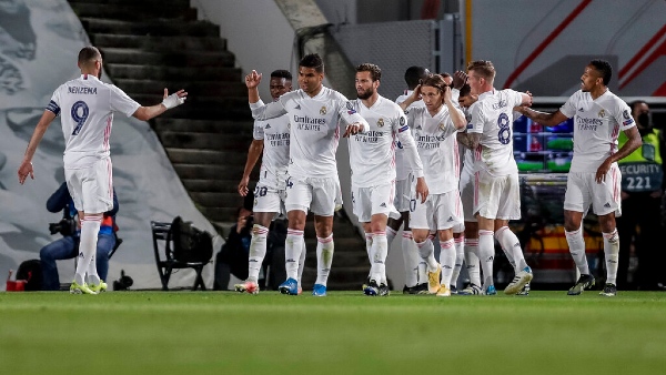 Jugadores del Real Madrid celebran gol