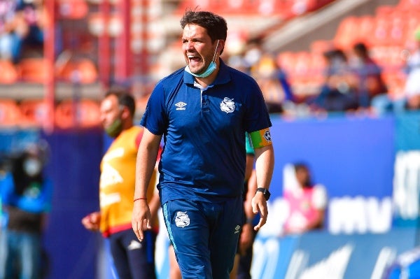 Larcamón, técnico del Puebla, en el Alfonso Lastras