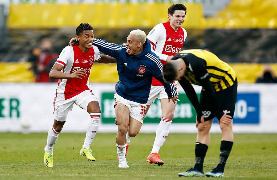 David Neres celebra su gol ante el Vitesse