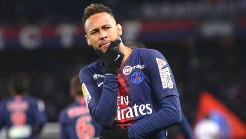 Neymar en partido con PSG