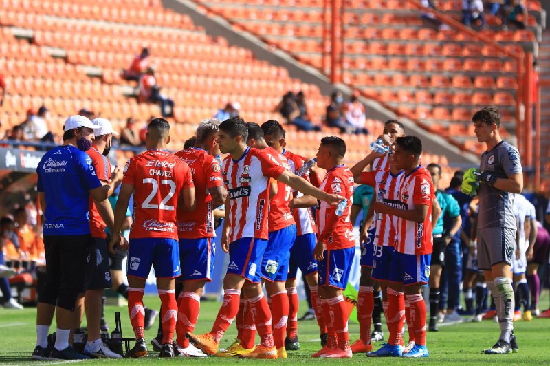 Jugadores del San Luis en derrota vs Puebla