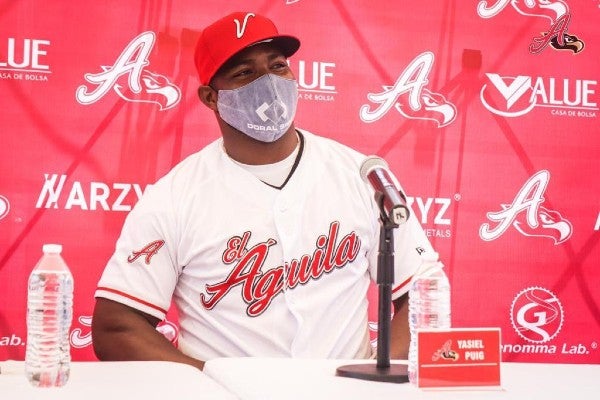 El cubano Puig en conferencia con su nueva novena