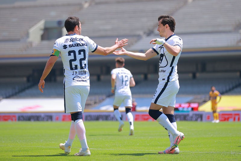 Vigón y Mozo celebrando un gol