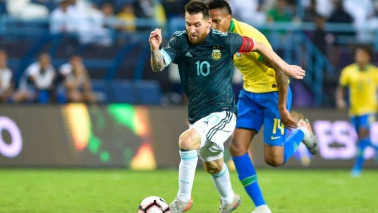 Lionel Messi durante el duelo ante Brasil