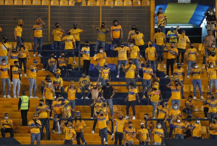 Afición de Tigres en El Volcán