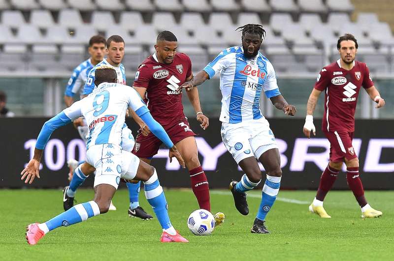 Napoli y Torino en partido