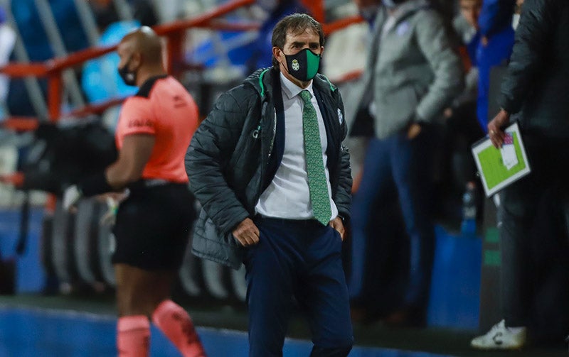 Guillermo Almada durante el duelo ante Pachuca 