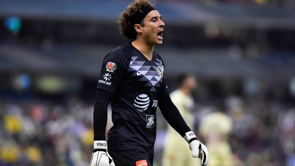 Ochoa en un partido con América