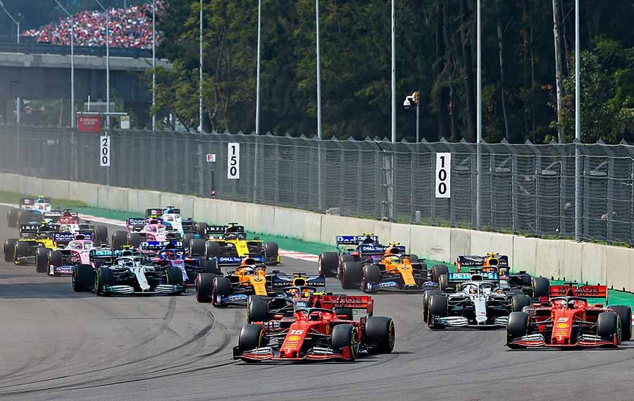 Autos de Fórmula Uno en el Autódromo Hermanos Rodríguez