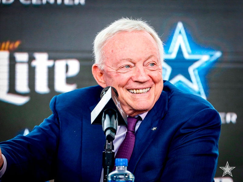 El dueño de los Cowboys en conferencia de prensa