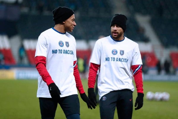 Kylian Mbappé y Neymar Jr portan playeras en contra del racismo