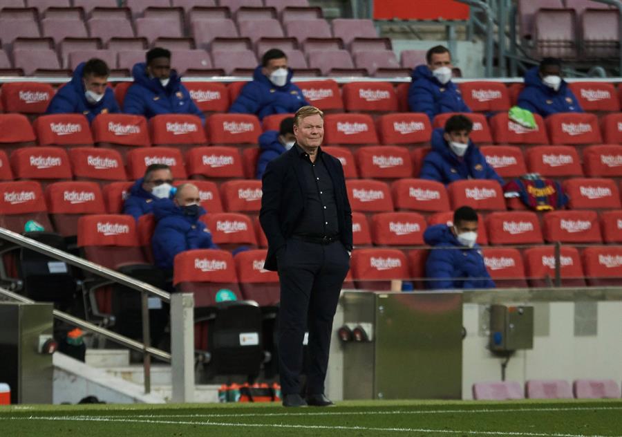 El técnico holandés durante el partido