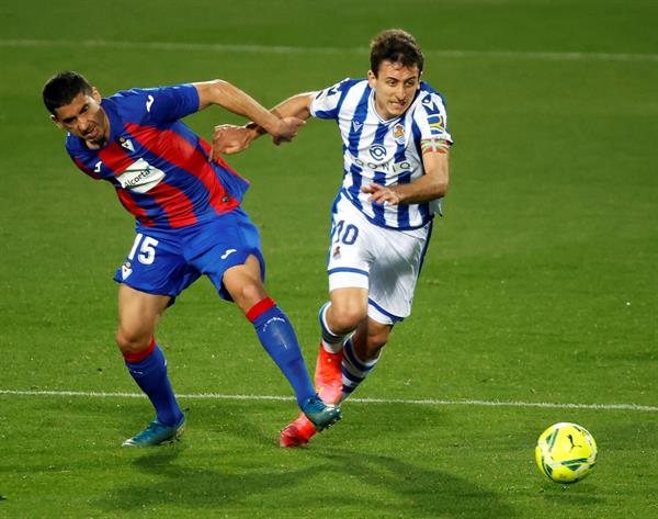 Mikel Oyarzabal en acción con la Real Sociedad