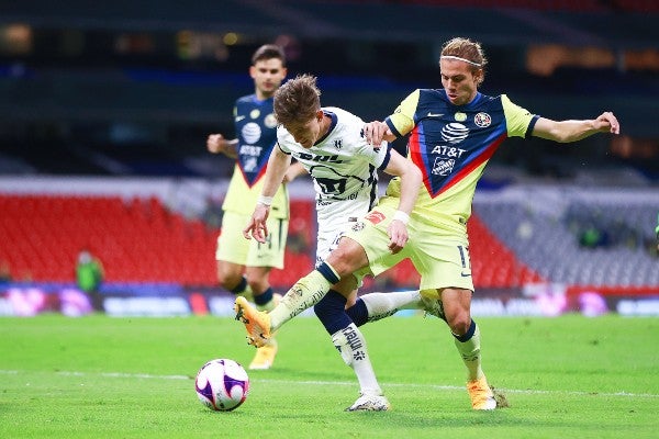 Facundo Waller en acción con Pumas