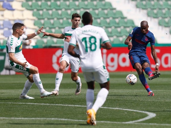 Elche en acción contra el Atlético de Madrid