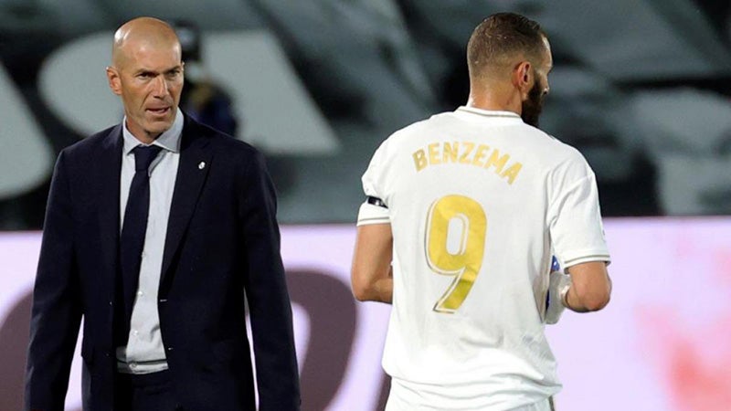 Zidane y Benzema durante un duelo del Real Madrid ne