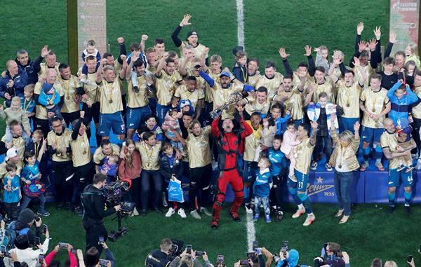 Jugadores del Zenit en festejo tras campeonato